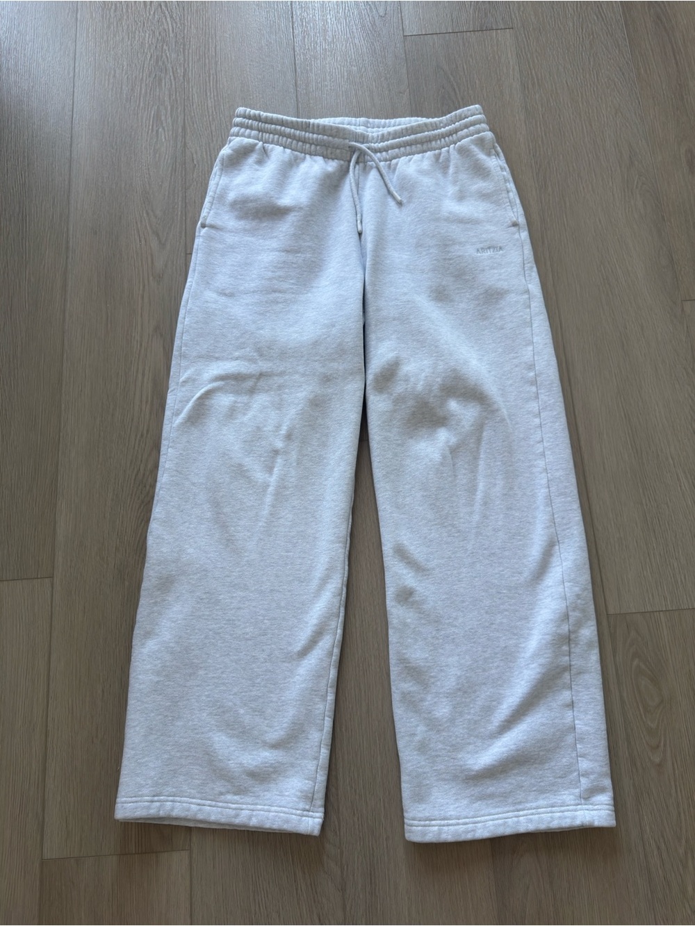 Aritzia cozy sweatfleece boyfriend wide sweatpants size medium light gray